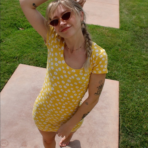 Yellow Flower Bodycon Dress - Picture 3 of 3